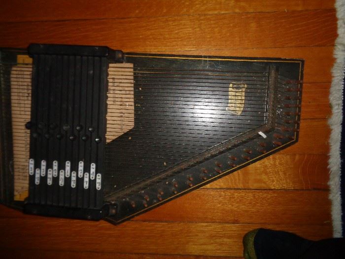 MUSICAL INSTRUMENT ANTIQUE HARPS ACCORD