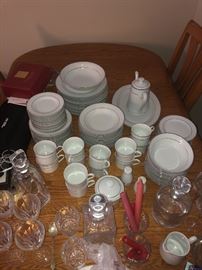 SIGNED PORCELAIN DINNERWARE 12 PIECE SET