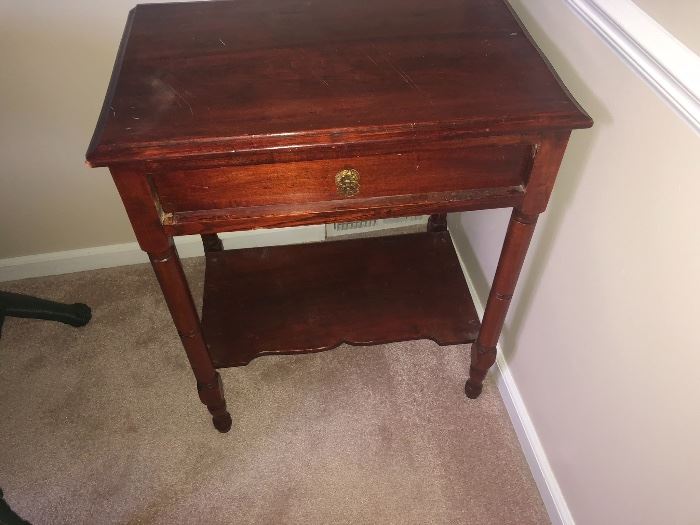 ANTIQUE MAHOGANY SIDE TABLE
