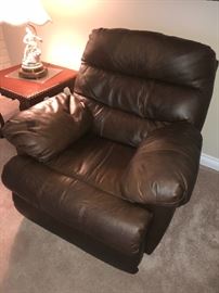 EXCELLENT CONDITION LAZY BOY RECLINER