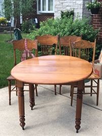 Drop Leaf Table with 4 Chairs