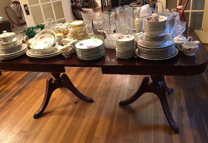 Dining table and chairs. Excellent condition.
