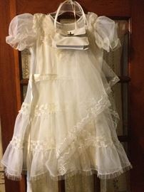 Vintage Dresses, including Wedding & Holy Communion      http://www.ctonlineauctions.com/detail.asp?id=738889