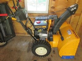 CubCadet 3X 28" 3 Stage 357 cc snowblower Model 31BH55TB709