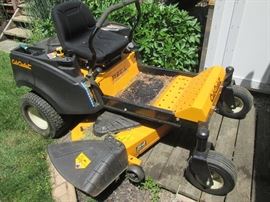 CubCadet RZT L 54" Zero Turn  24 HP 725 cc KT 735