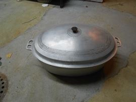 Wagnerware large pot