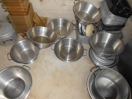 2 Colanders and several handle pots