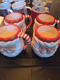 Set up 4 Christmas mugs $10