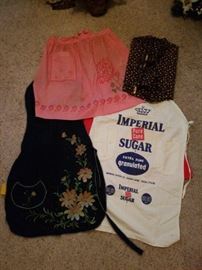 Aprons & Cloth Casserole Carrierhttps://ctbids.com/#!/description/share/32308