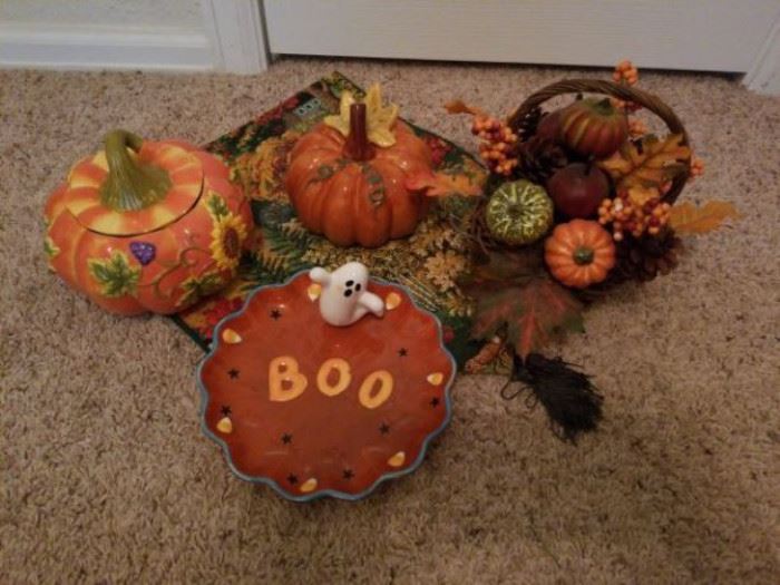 Halloween & Pumpkins https://ctbids.com/#!/description/share/32267