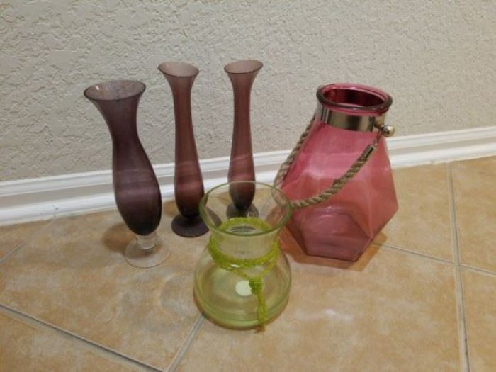 Vase Lot   
   https://ctbids.com/#!/description/share/32371
