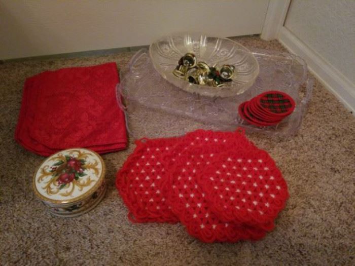 Christmas Platters & More      https://ctbids.com/#!/description/share/32261