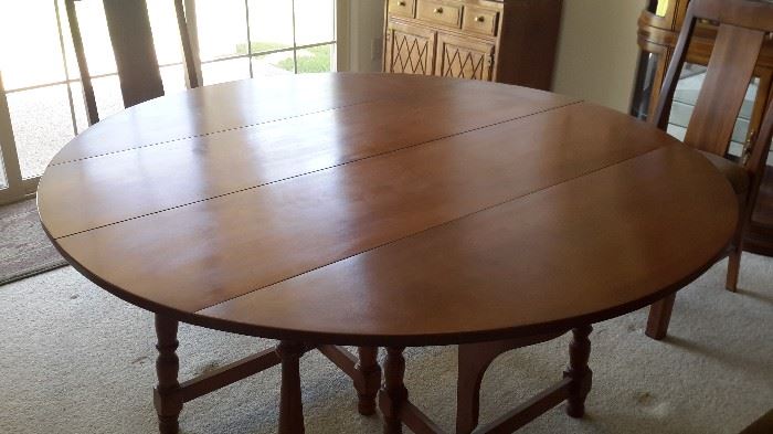 Vintage Ethan Allen fold down dining room table with 4 chairs