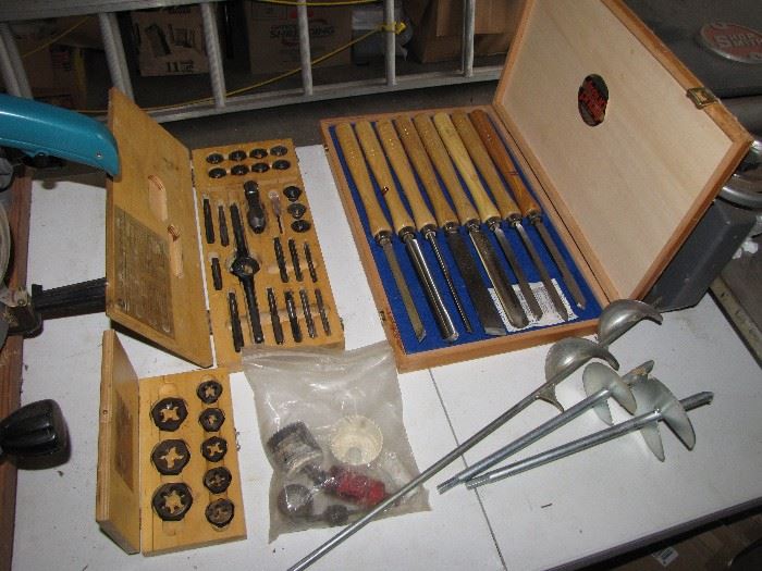 CLEAN and NOS wood lathe cutting tools / tap & die set. 