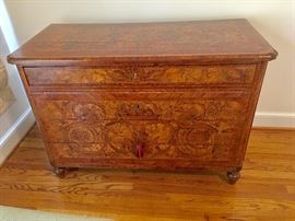Burl Walnut Commode circa 1750-1780.  W50xD23xH35. Northern Italian Neoclassical Inlaid and Crossbanded Marquetry Burl Walnut Commode.