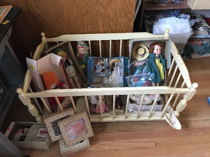 Madame Alexander dolls and clothes, Betsy McCall clothes (in boxes) and other vintage dolls