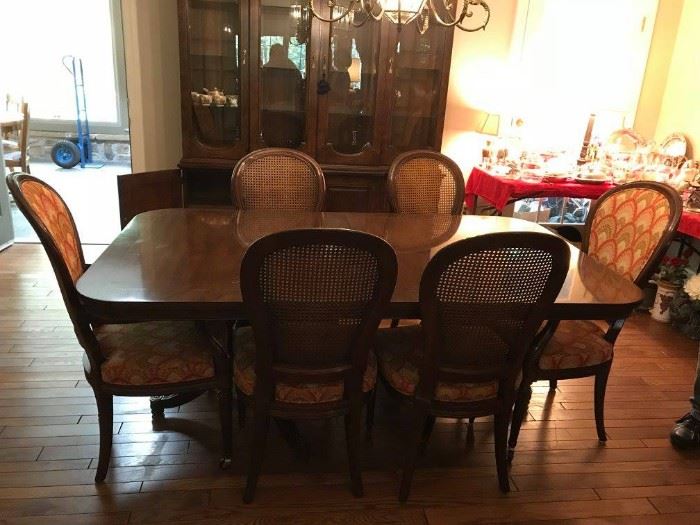 #36	Henredon Wood Table /3 leaves & 8 chairs 74-134x44x29	 $1,000.00 
