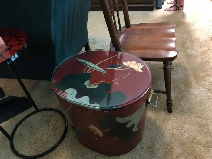 #172	Red Bird Storage w/Glass Top End Table  20x18	 $30.00 
