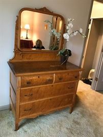 #179	Burled Wood 4 drawer Dresser w/42x21x34   Mirror   40x32 (missing 1 handle)	 $120.00 
