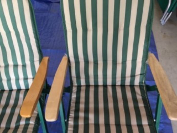 VINTAGE-STYLE LAWN CHAIRS