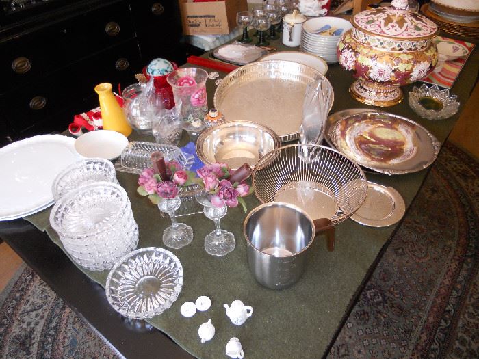 Miscellaneous Crystal and porcelain pieces