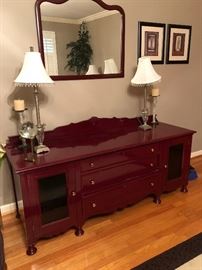 Sofa table, lamps and mirror