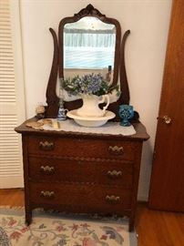 Vintage dresser/mirror