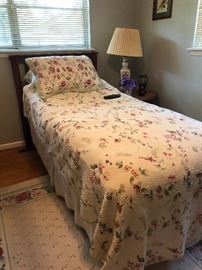Twin bed with adjustable bed frame, quilt
