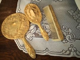 Decorative mirror/comb set
