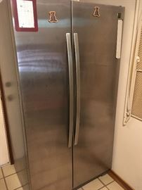 Kenmore side by side fridge/freezer