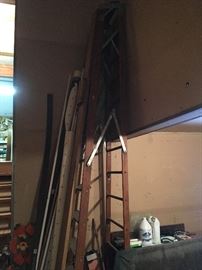 yep..That wooden ladder goes all the way up!