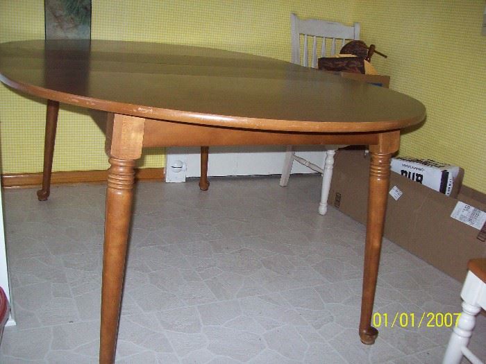 48" Round Dining Table with 2 - 12" Leaves