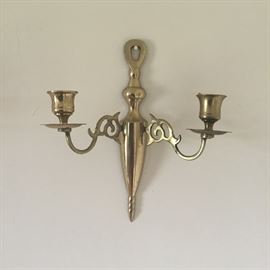 2 Brass Candle Sconces
https://ctbids.com/#!/description/share/32350