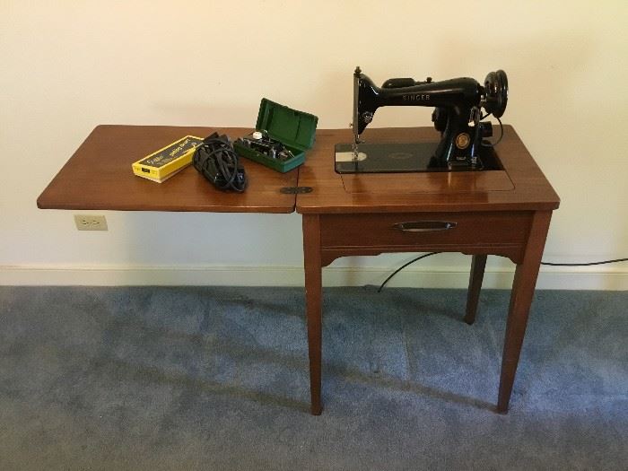 Vintage Singer Sewing Machine in Cabinet          https://ctbids.com/#!/description/share/32422
