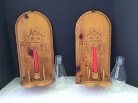 2 Wooden Sconces https://ctbids.com/#!/description/share/32402