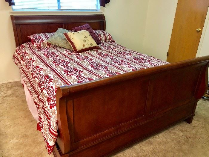 CHERRY WOOD SLEIGH BED FRAME HEADBOARD / FOOTBOARD & MATTRESSES (QUEEN SIZE)
