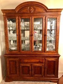 LIGHTED GLASS CHINA CABINET WITH NUMEROUS SHELVES & DRAWERS