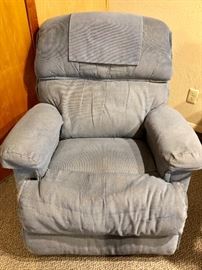 RECLINER (LIGHT BLUE)