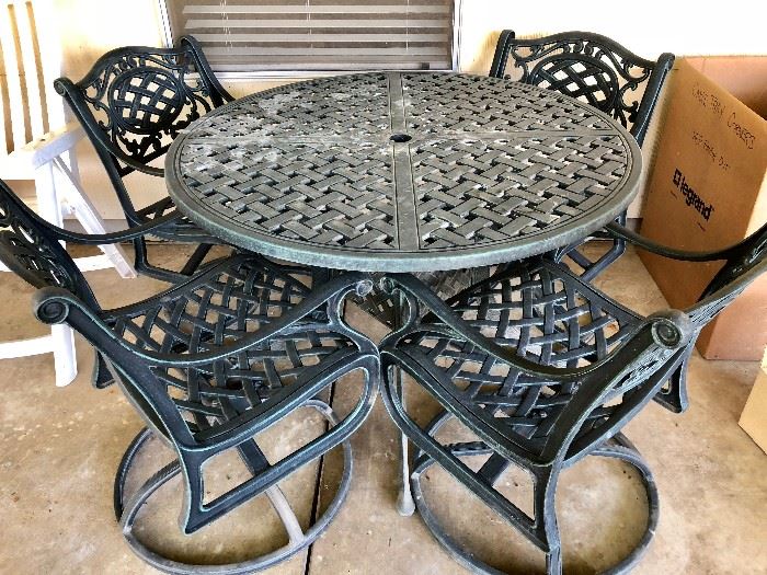 OUTDOOR IRON PATIO TABLE & 4 CHAIRS