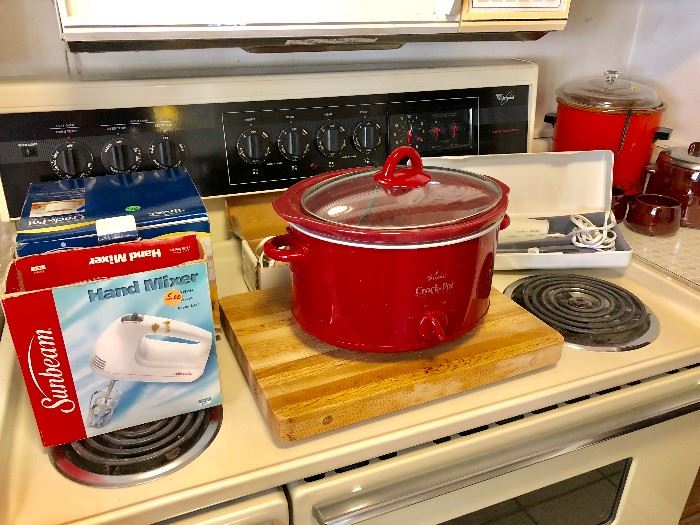 SLOW COOKER CROCKPOTS / HAND MIXER / ELECTRIC KNIFE / CANISTERS