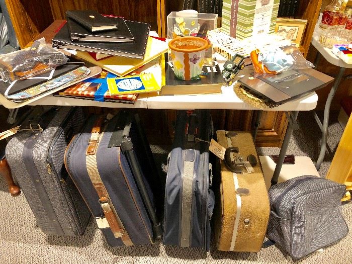 AIRLINE APPROVED LUGGAGE. PHOTO ALBUMS, DIGITAL BATHROOM SCALE