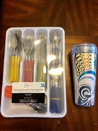 CASUAL DINING FLATWARE WITH TRAY ORGANIZER. INSULATED BEVERAGE TUMBLER WITH LID (SEALED)