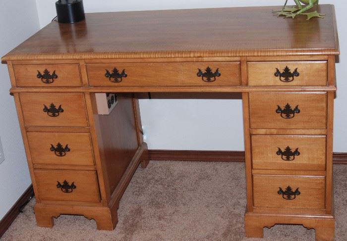 Beautifullu refurbished antique desk, 