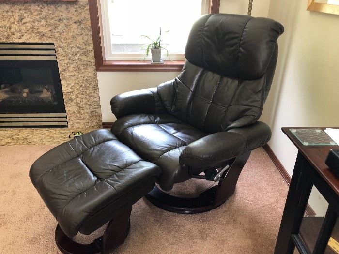 You will never want to get up! Luxurious leather recliner