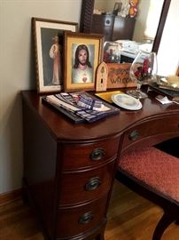 I LOVE This Kidney Shaped dressing Table w/Mirror...So Sweet...