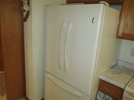 Brr, I am cold. Amana 25 cf refrigerator. 