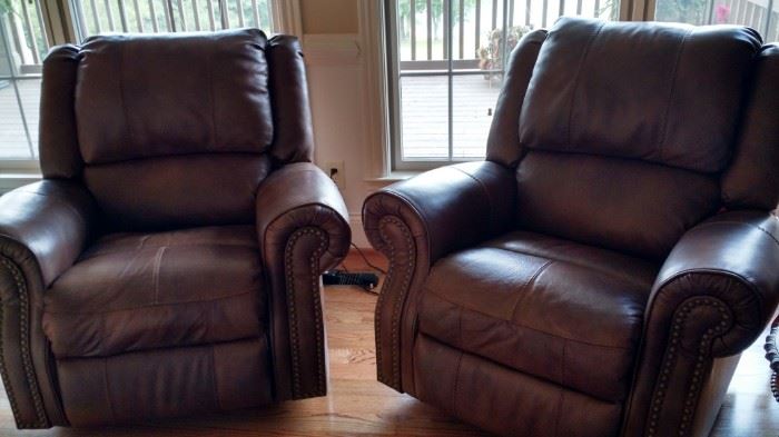2 very nice brown leather recliners  