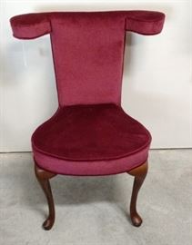 Elegant crimson accent chair