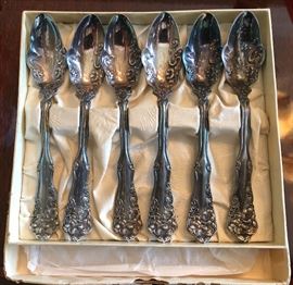 Antique Collectible WM Rogers 1094 Berwick/Diana Orange-Grapefruit Spoons Set of 6 each spoon 6” long