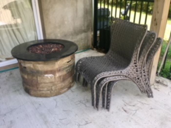 Fire Pit and 4 Chairs